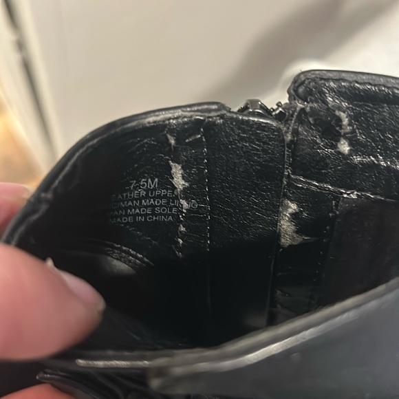 Cute Gianni Bini black boots with gold detailing size 7.5 - Picture 10 of 10